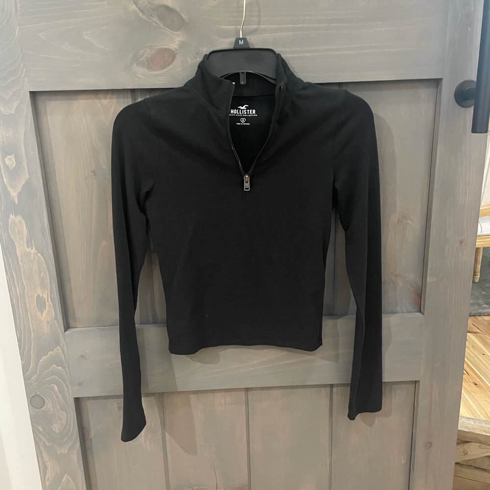 Hollister half zip athletic top
Black 
Size small 
Excellent condition